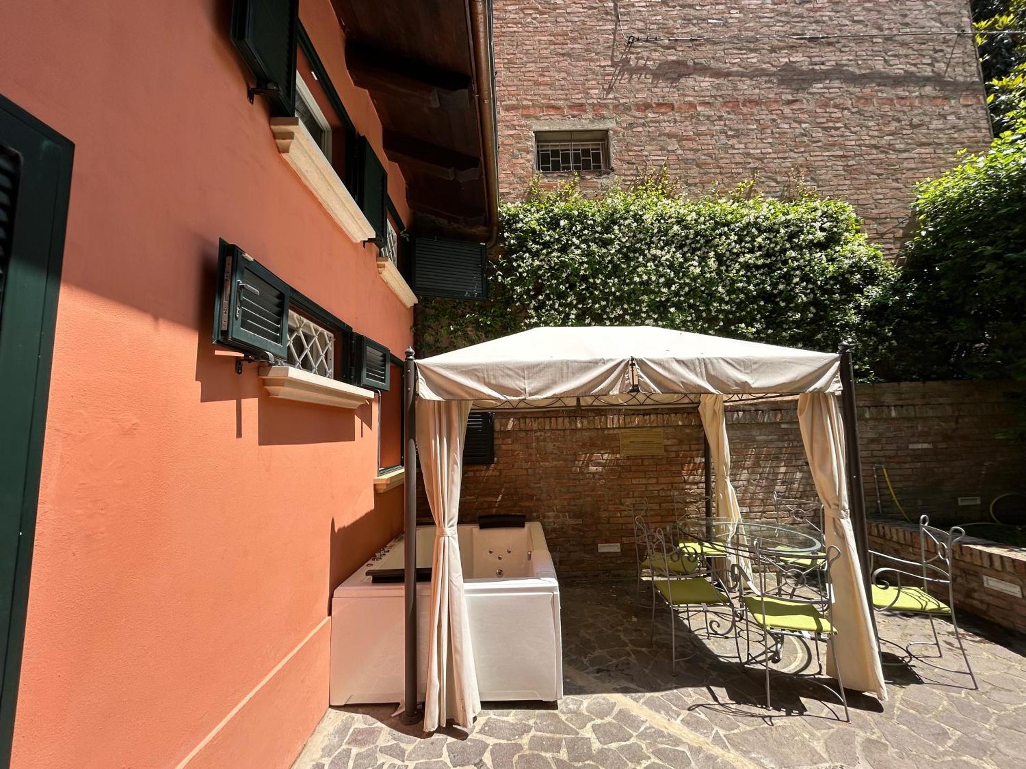 Isaia Garden -Private Garden Spa Bath Bolognarooms Болонья Экстерьер фото