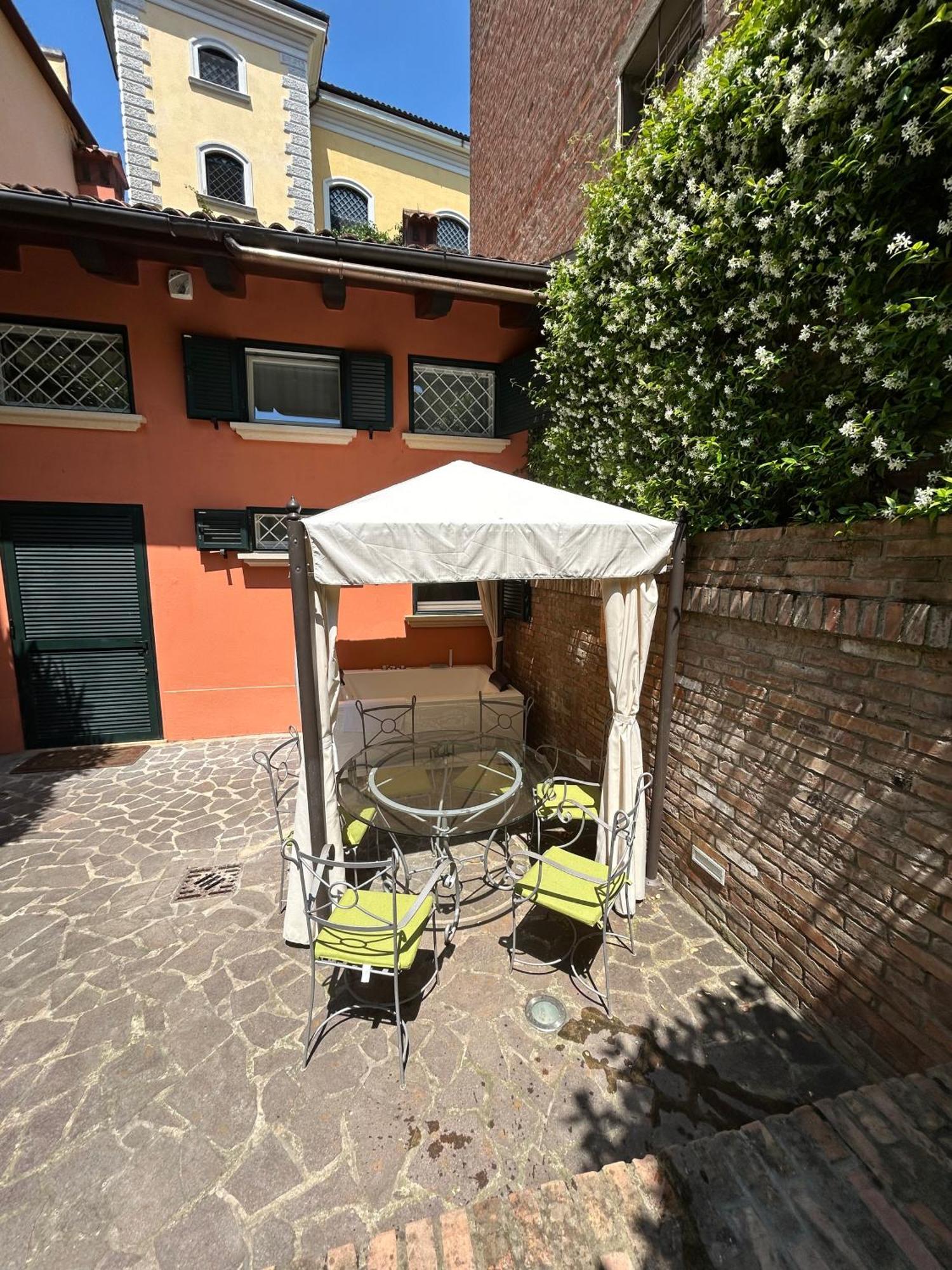 Isaia Garden -Private Garden Spa Bath Bolognarooms Болонья Экстерьер фото